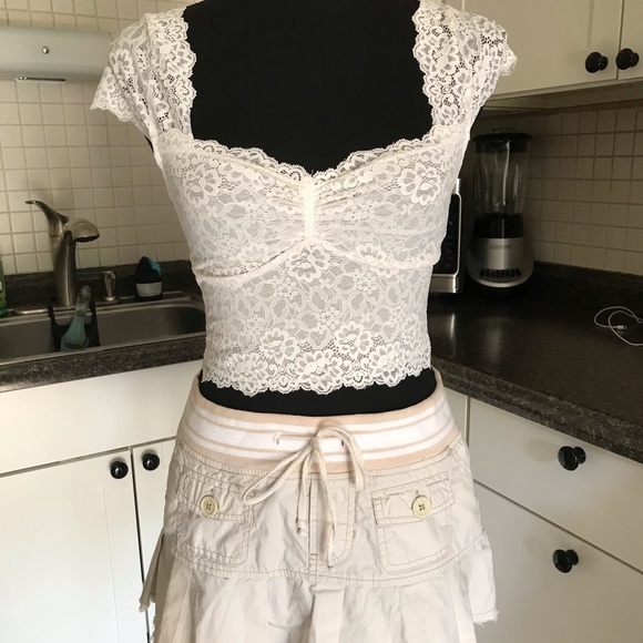 Y2k Abercrombie white lace milkmaid crop top 🍓🤍 - Picture 7 of 12
